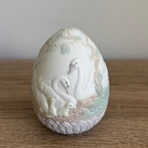 LLadro Porcelain Egg Swan Family in Nest 17532 Retired 1994